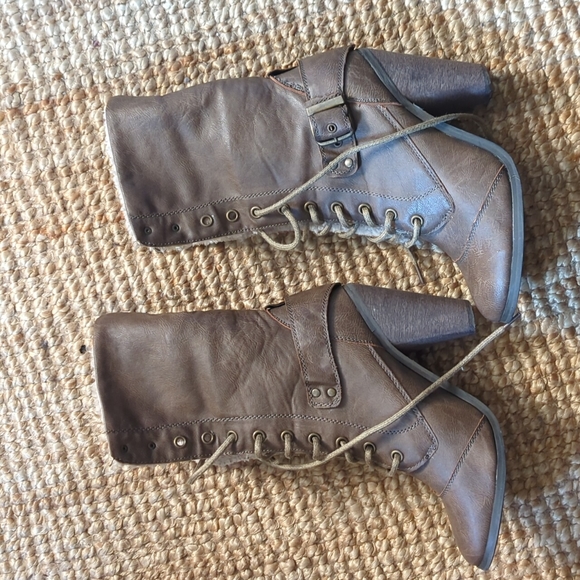 Brown Heel Boots w/ Faux fur lining size 8.5 - Picture 4 of 7